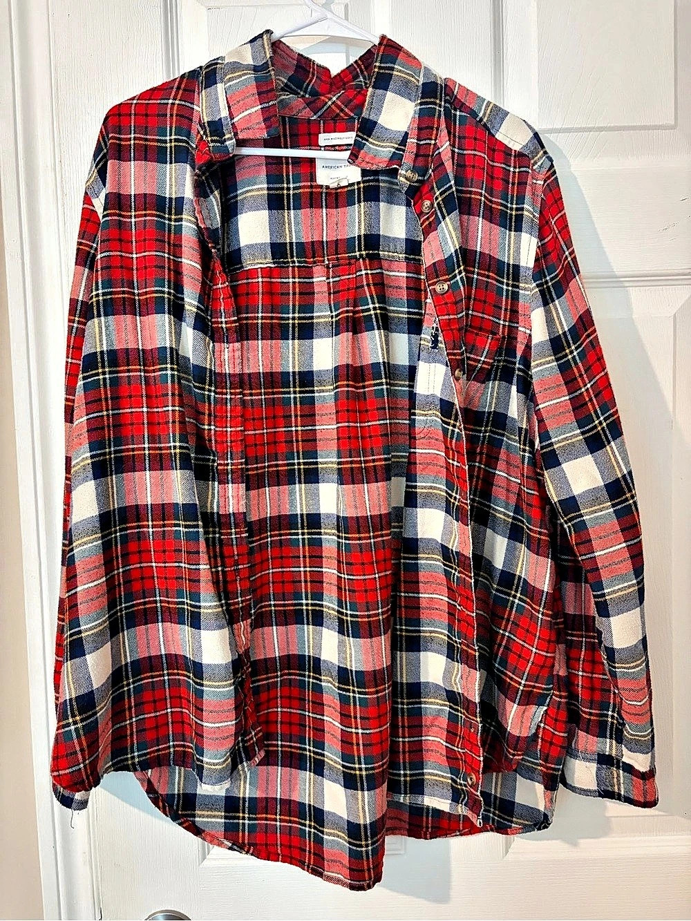 American Eagle Boyfriend Fit Plaid Button Down in Red & Navy Size XL Like New